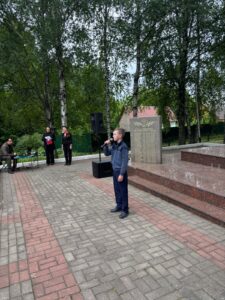 Подробнее о статье Торжественная церемония возложения цветов у памятного Обелиска Воинам-венюковцам, посвященная Дню памяти и скорби.