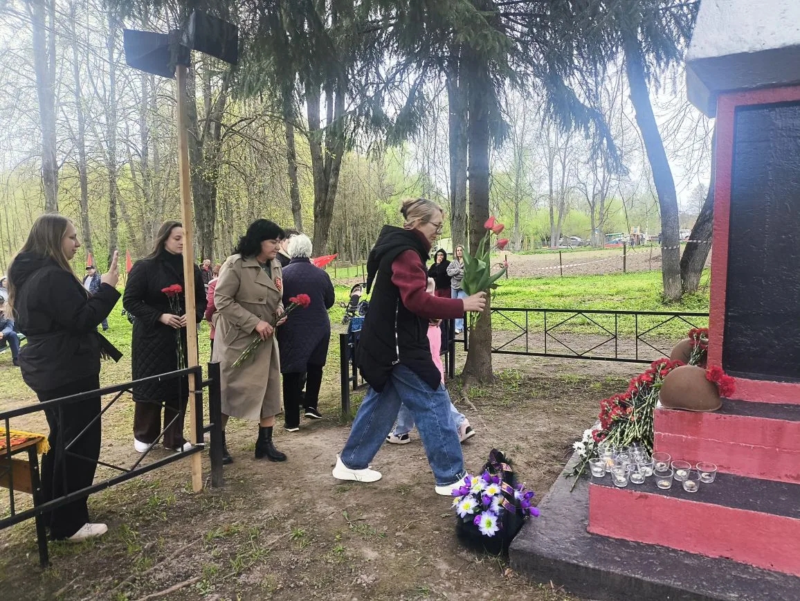 Вы сейчас просматриваете Торжественное возложение цветов и венков в муниципальном округе Чехов